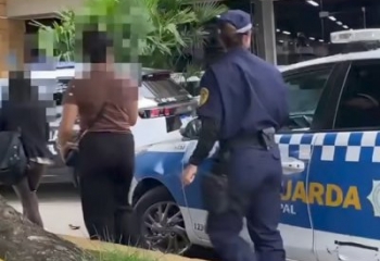 Mulher tenta atingir outra com tesoura dentro de ônibus em Campos