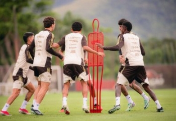 Flamengo encara o Estudiantes pelo jogo de volta da semifinal nesta quinta