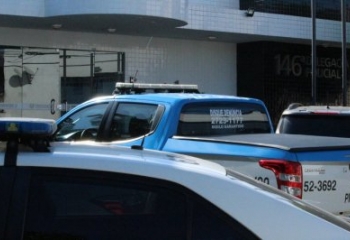 Mulher é presa após dar golpes de facão no próprio pai, em Campos
