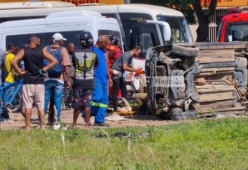 Motorista fica ferida ao capotar com carro na BR-101 em Campos