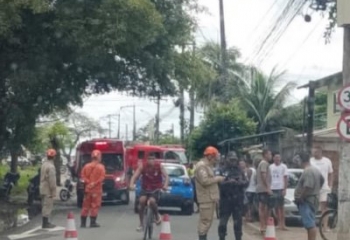 Acidente entre carro e moto deixa homem ferido em Guarus 