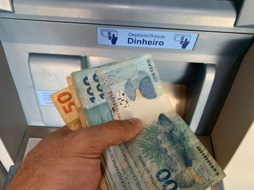 Pagamento do abono salarial beneficia mais de 4,2 milhões de trabalhadores nascidos em março e abril