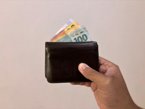 Governo Federal propõe salário mínimo de R$ 1.717 em 2027