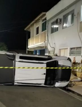 Mulher morre após ser atingida por caminhonete em lanchonete