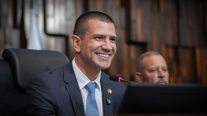 Deputados acionam STF para anular eleição de Douglas Ruas como presidente da Alerj