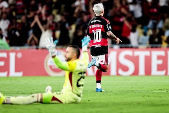Flamengo encara o Vitória nesta quarta pela Copa do Brasil 
