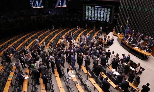 Congresso conclui derrubada de veto à dosimetria, beneficia Bolsonaro e impõe derrota a Lula