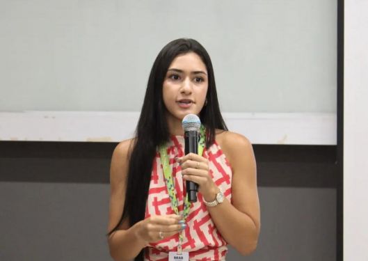 Thamires Rangel anuncia retorno à Câmara de Campos