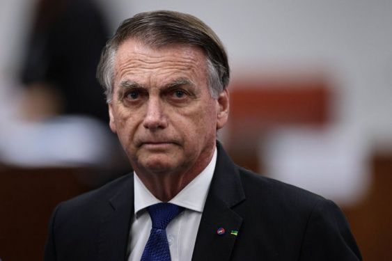 Cirurgia de Bolsonaro ocorre sem intercorrências, segundo boletim