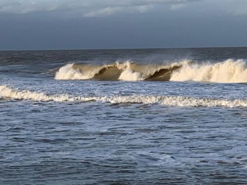  Marinha emite alerta de ressaca com ondas de até 3 metros para a região