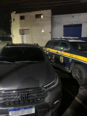 PRF recupera dois carros furtados em pontos diferentes da BR 101, em Campos