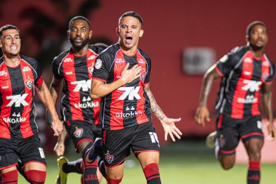 Vitória faz golaço, derruba favorito Flamengo e avança na Copa do Brasil