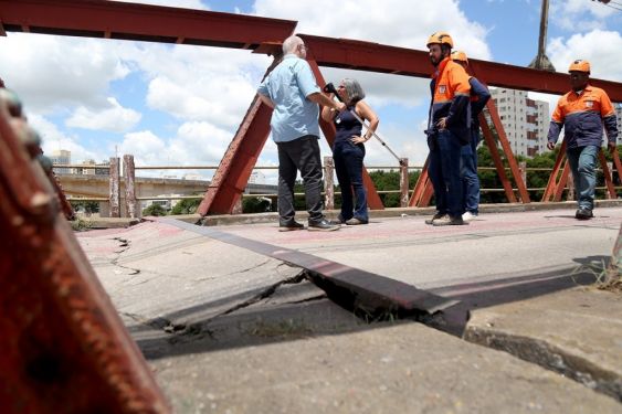 Após meses interditada, Ponte Barcelos Martins terá reforma total, diz prefeito