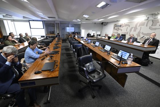 CCJ retoma debate sobre redução da maioridade penal para 16 anos