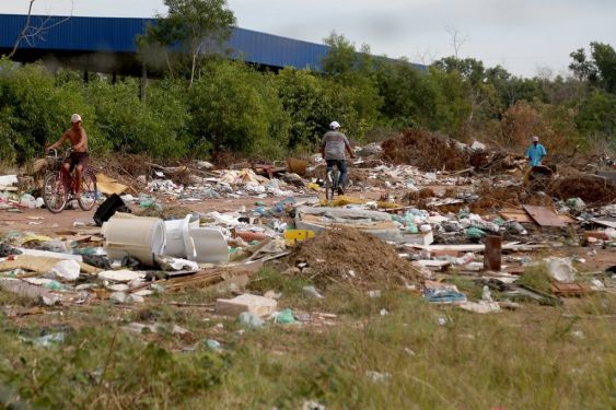 Lixo e entulho continuam sendo descartados incorretamente em Campos