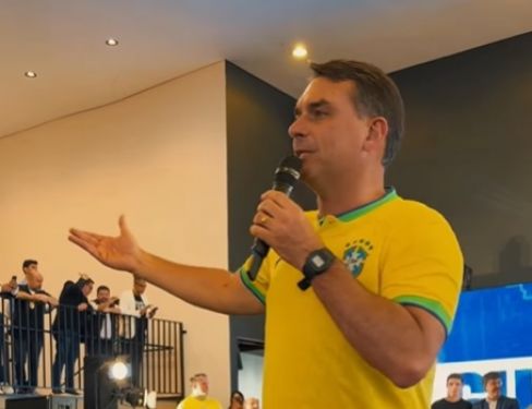 Datafolha: 88% defendem que Flávio Bolsonaro siga na disputa mesmo após 