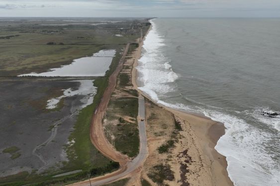 Defesa Civil monitora áreas impactadas por ressacas em Farol de São Tomé