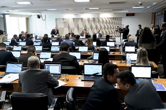 Comissão do Senado aprova projeto para autorizar que funcionário público seja MEI