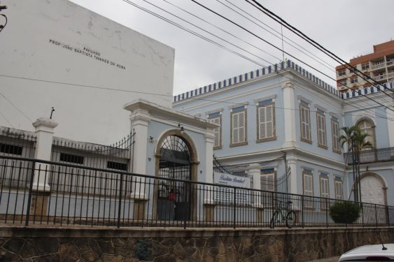 Governo do Rio publica decreto que garante piso nacional para professores