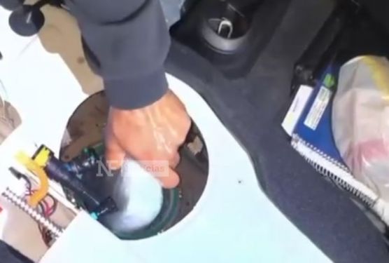 PF prende casal com 9 kg de drogas escondidos em tanque de combustível