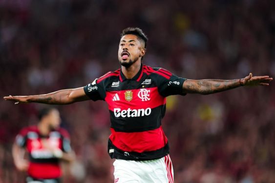 Flamengo vence o Vitória pelo Brasileirão 