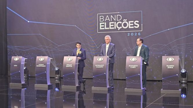 Ausência de líderes das pesquisas marca debate presidencial na Band