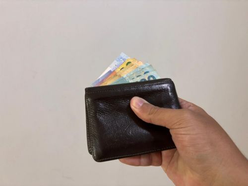 Salário mínimo deverá subir para R$ 1.741 no próximo ano 