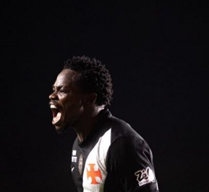 Vasco vence o Vitória e larga na frente na Copa do Brasil