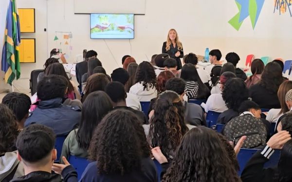 MPRJ visita escolas para acompanhar implementação da educação digital em Campos