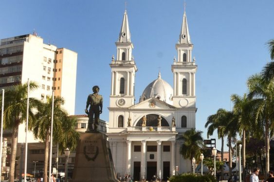 Campos abre Semana da Pátria nesta terça com hasteamento de bandeiras no Centro