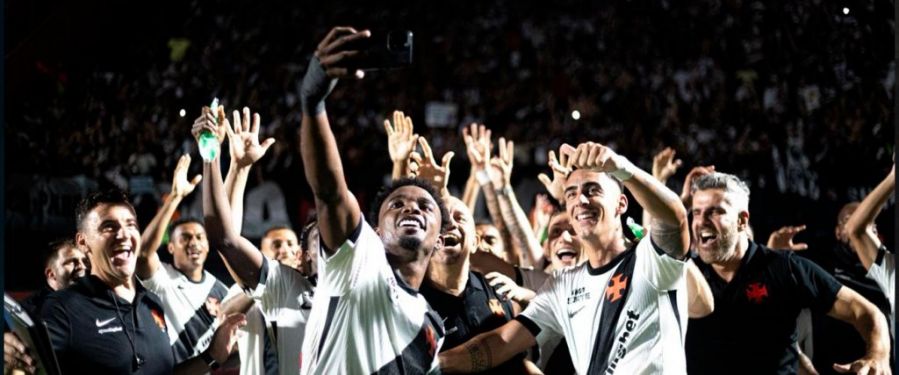 Com belos gols, Vasco triunfa sobre o Vitória e garante vaga nas semis da Copa do Brasil