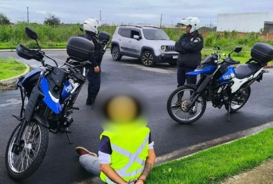 Homem é detido pela GCM após exigir dinheiro e ameaçar mulher em Campos