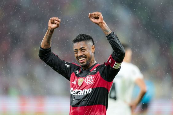 Flamengo vence o Corinthians e reassume a liderança do Brasileirão