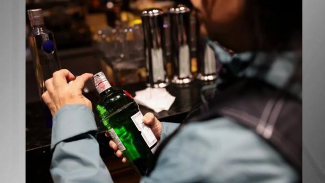 Tecnologia permite identificar pelo celular se bebida é falsificada; entenda 