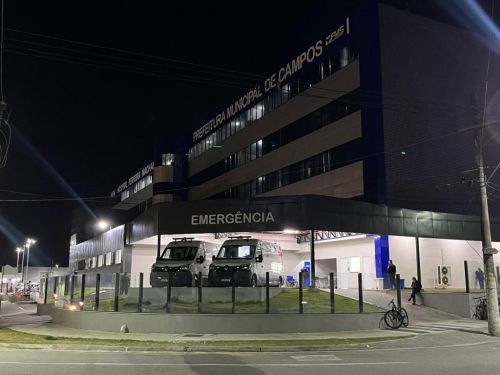 Homem fica gravemente ferido em acidente entre bicicleta e caminhão no Centro de Campos