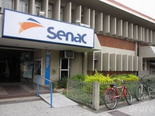 Senac RJ oferece vagas gratuitas em cursos técnicos para estudantes de escolas públicas estaduais