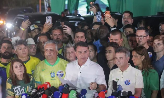 Flávio Bolsonaro diz que pedirá anulação da eleição