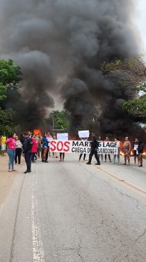 Moradores fazem nova manifestação cobrando melhorias em Martins Lage