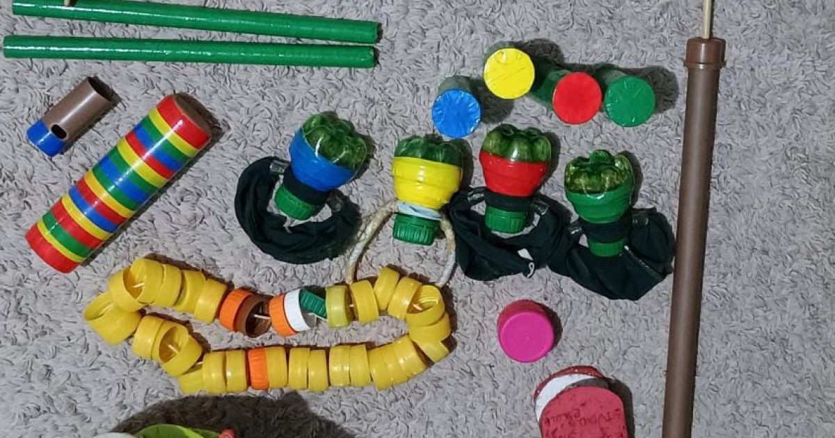 Construção de instrumentos musicais a partir de materiais recicláveis ...