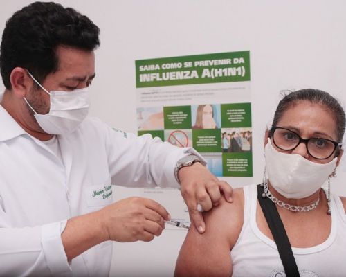 Campos libera vacina da gripe para público acima dos seis meses